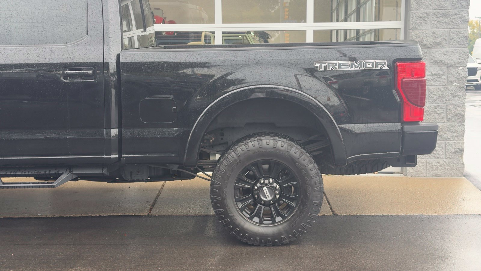 Used 2022 Ford F250 Lariat w/ Tremor Off-Road Package AWD/4WD image 3