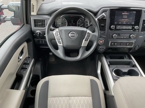 Used 2024 Nissan Titan SV w/ SV Convenience Package image 12