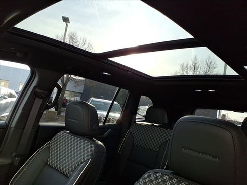 New 2026 GMC Acadia Denali w/ Super Cruise Package image 15