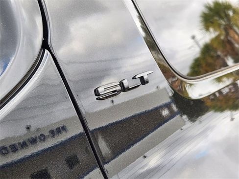 Used 2021 GMC Acadia SLT w/ Elevation Edition image 9