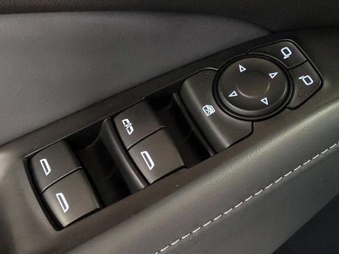 Used 2021 Buick Enclave Essence FWD image 27