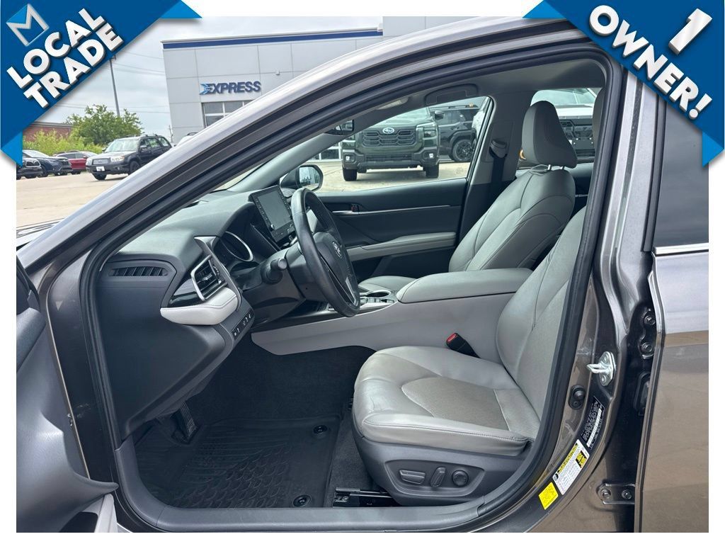 Used 2021 Toyota Camry XLE FWD image 12