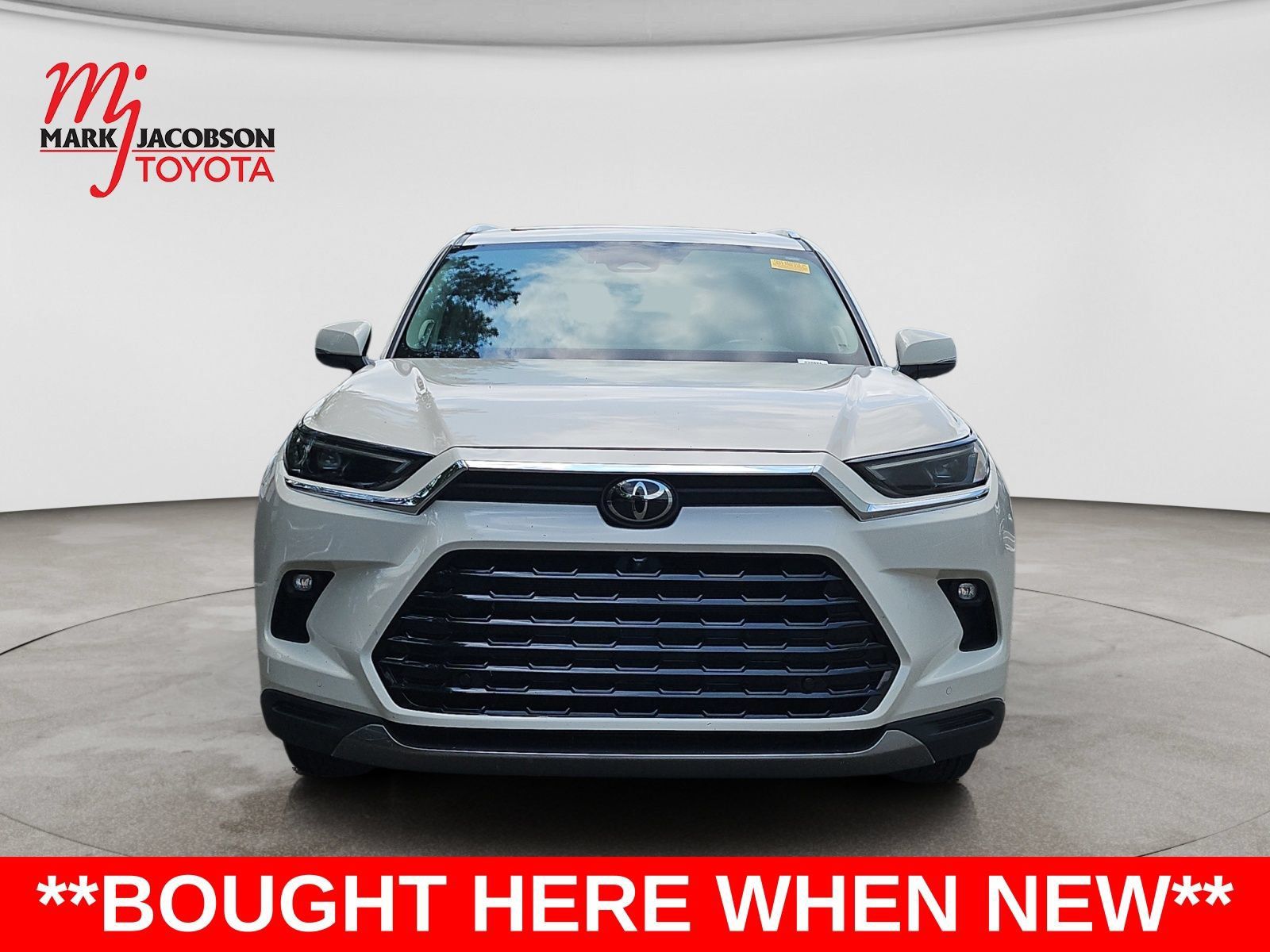 Used 2024 Toyota Grand Highlander AWD image 2