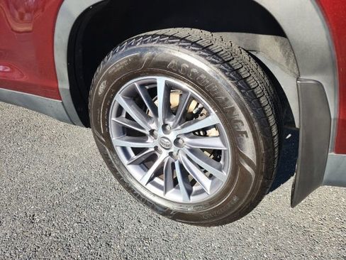 Used 2019 Toyota Highlander XLE image 29