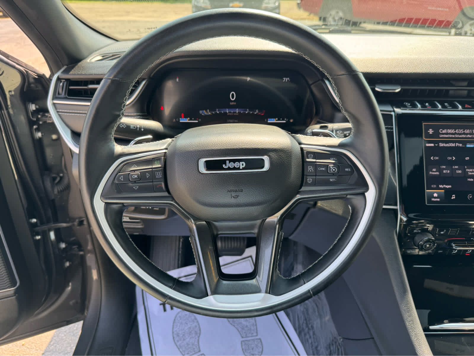 Used 2022 Jeep Grand Cherokee L Laredo AWD/4WD image 22