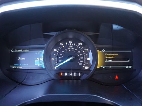 Used 2018 Ford Edge Titanium w/ Equipment Group 301A FWD image 5