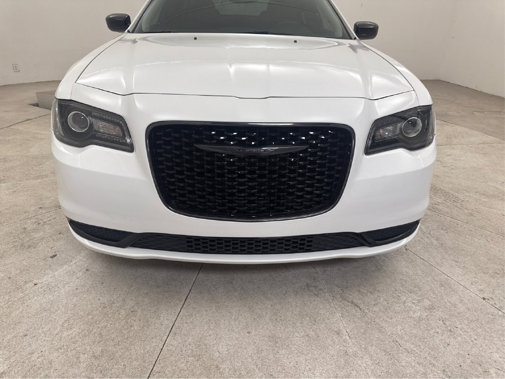 Used 2023 Chrysler 300 Touring w/ Sport Appearance Package RWD image 19