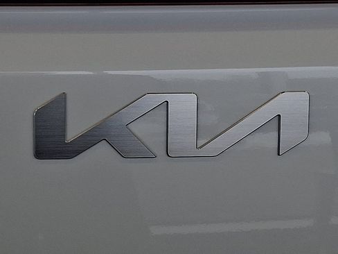 New 2026 Kia Carnival EX FWD image 7