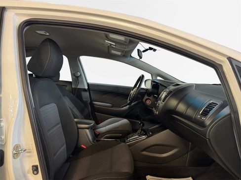 Used 2017 Kia Forte S image 26