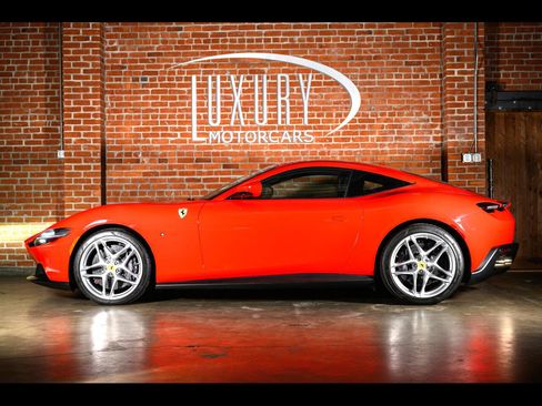 Used 2021 Ferrari Roma image 14
