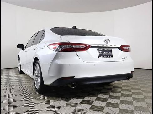 Used 2018 Toyota Camry XLE FWD image 4