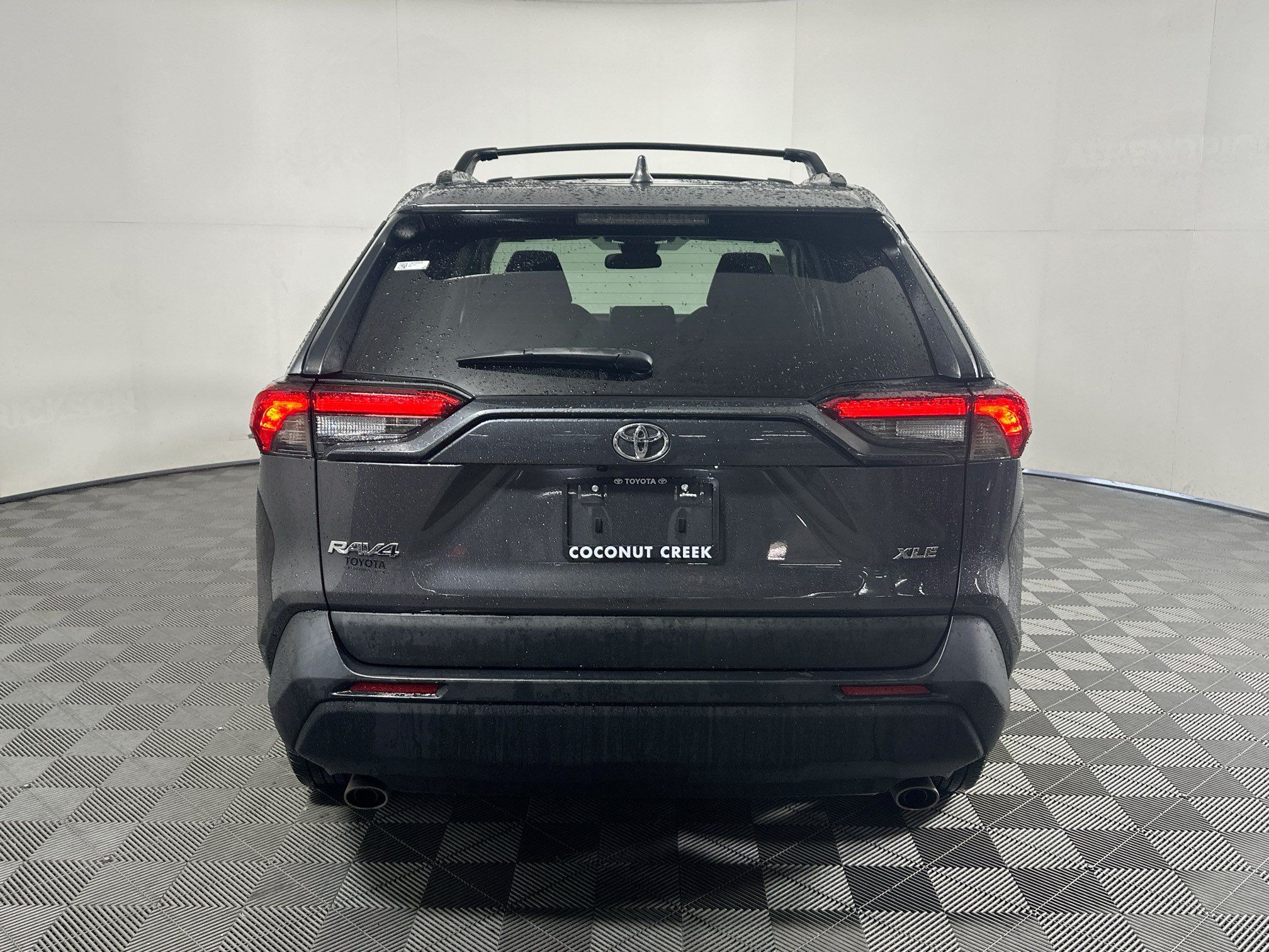 Used 2023 Toyota RAV4 XLE w/ Convenience Package FWD image 4