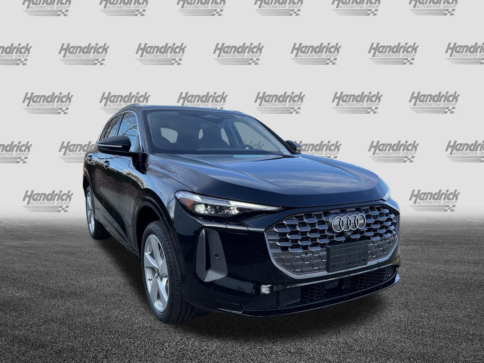 Used 2025 Audi Q5 Premium w/ Premium Plus AWD/4WD image 2