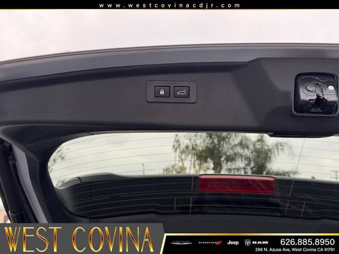 Used 2025 Subaru Outback Premium AWD/4WD image 12