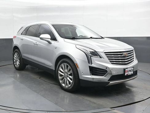 Used 2017 Cadillac XT5 Platinum w/ Driver Assist Package AWD/4WD image 5