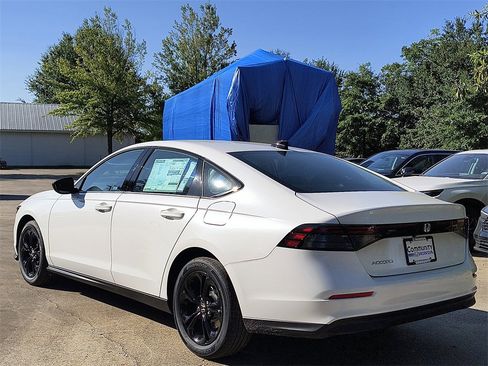 New 2025 Honda Accord SE image 3