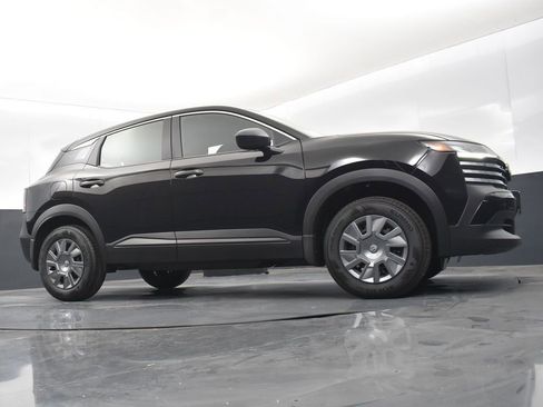 Used 2025 Nissan Kicks S image 33