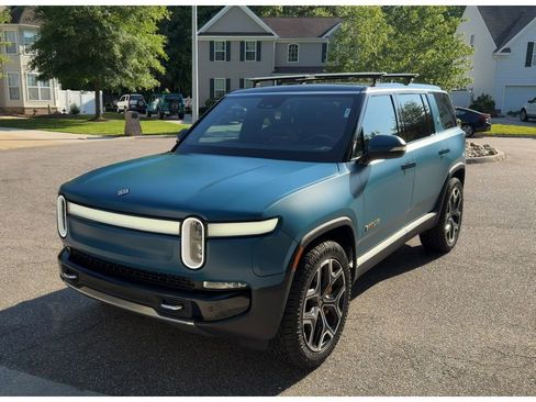 Used 2023 Rivian R1S Adventure AWD/4WD image 1