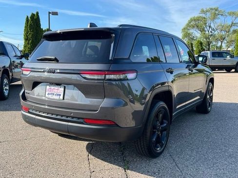 Used 2023 Jeep Grand Cherokee Altitude AWD/4WD image 6