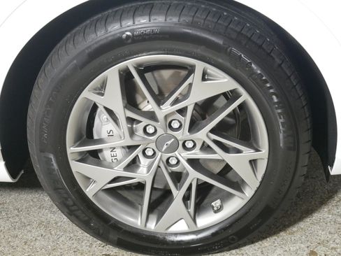 Used 2025 Genesis GV70 2.5T w/ Advanced Package AWD/4WD image 15