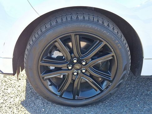 Used 2022 Ford Edge ST-Line w/ Class II Trailer Tow Package AWD/4WD image 29
