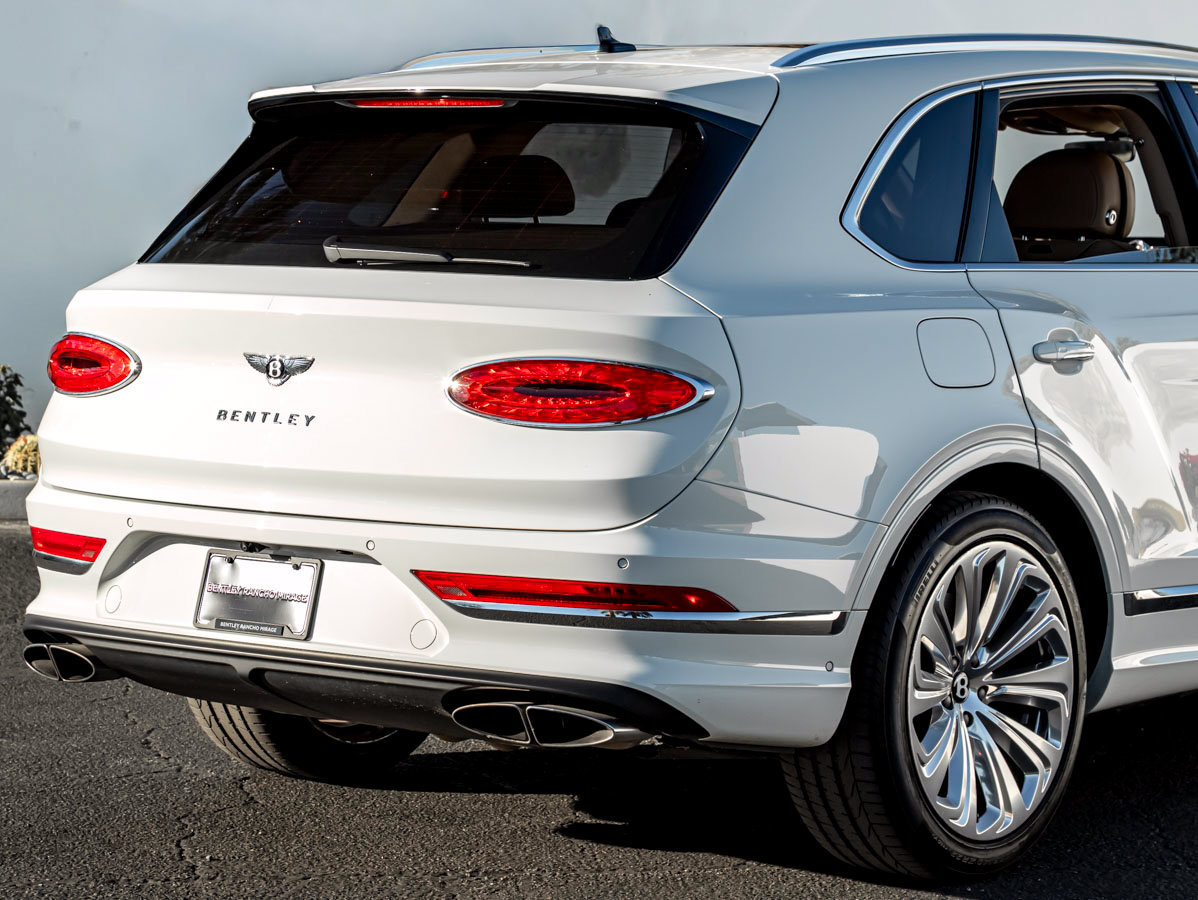 Used 2023 Bentley Bentayga AWD/4WD image 12