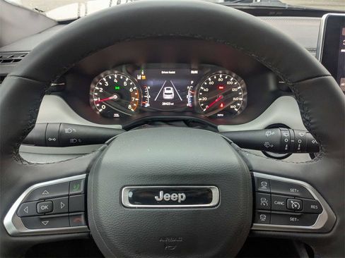 Used 2025 Jeep Compass Limited image 29