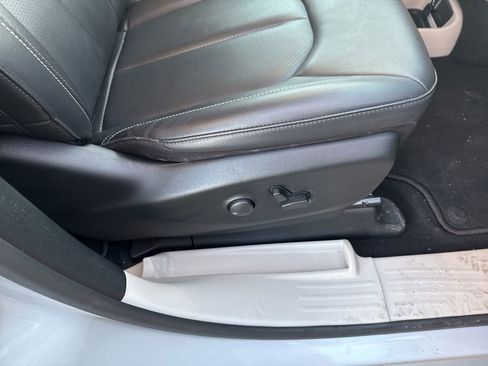 Used 2024 Chrysler Pacifica Touring-L w/ Uconnect Theater Family Group image 35