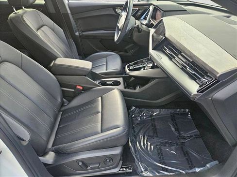 Used 2023 Audi Q4 e-tron Premium Plus w/ Premium Plus image 18