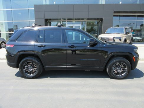 Used 2024 Jeep Grand Cherokee Trailhawk AWD/4WD image 15
