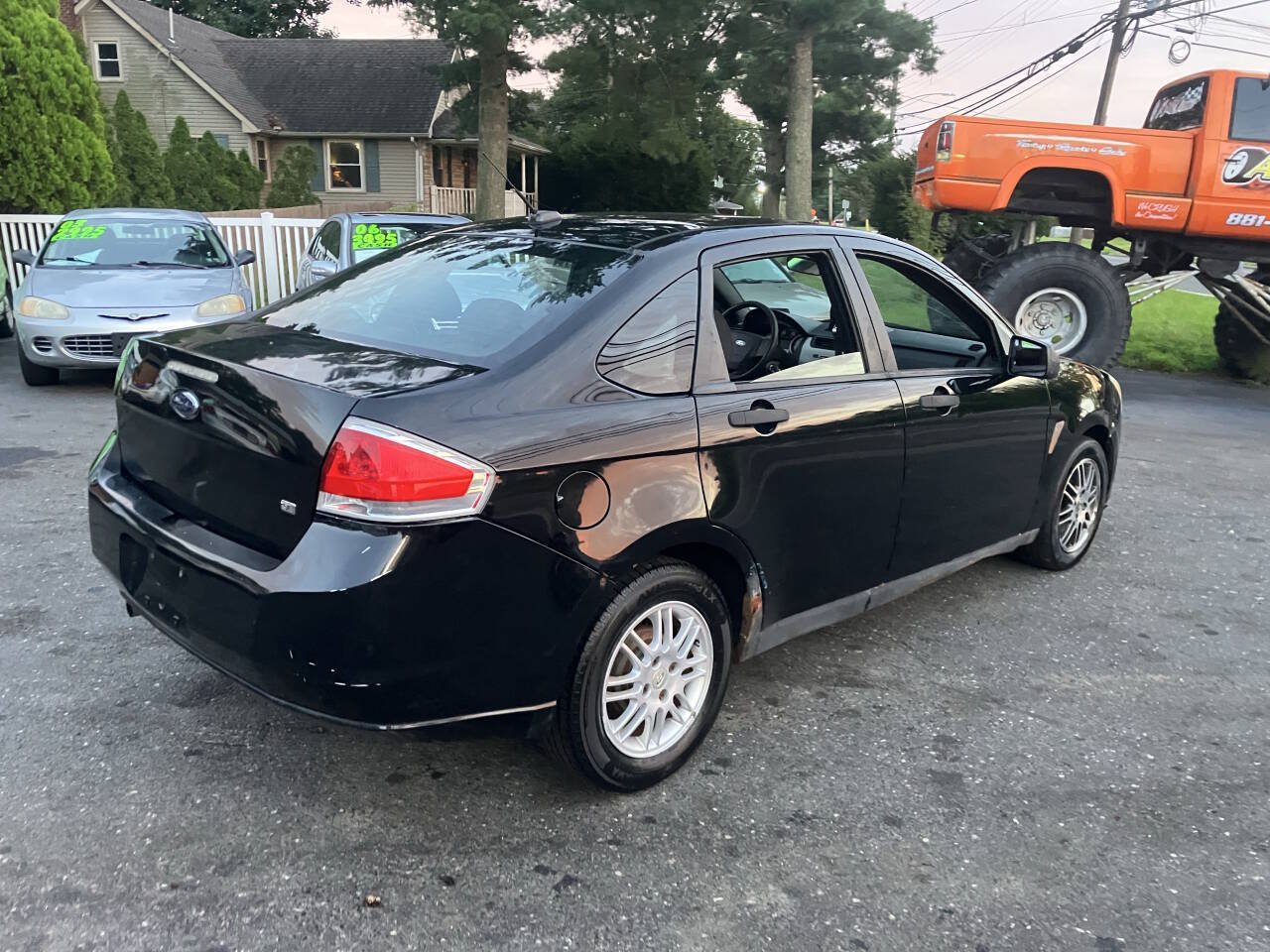 Used 2010 Ford Focus SE FWD image 7