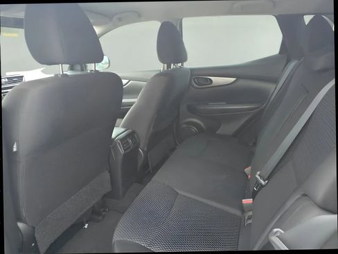 Used 2021 Nissan Rogue Sport S image 13