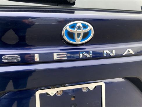 Used 2021 Toyota Sienna Platinum image 30