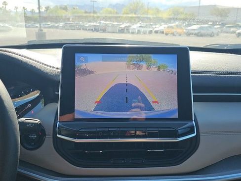 Used 2025 Jeep Compass Limited image 10