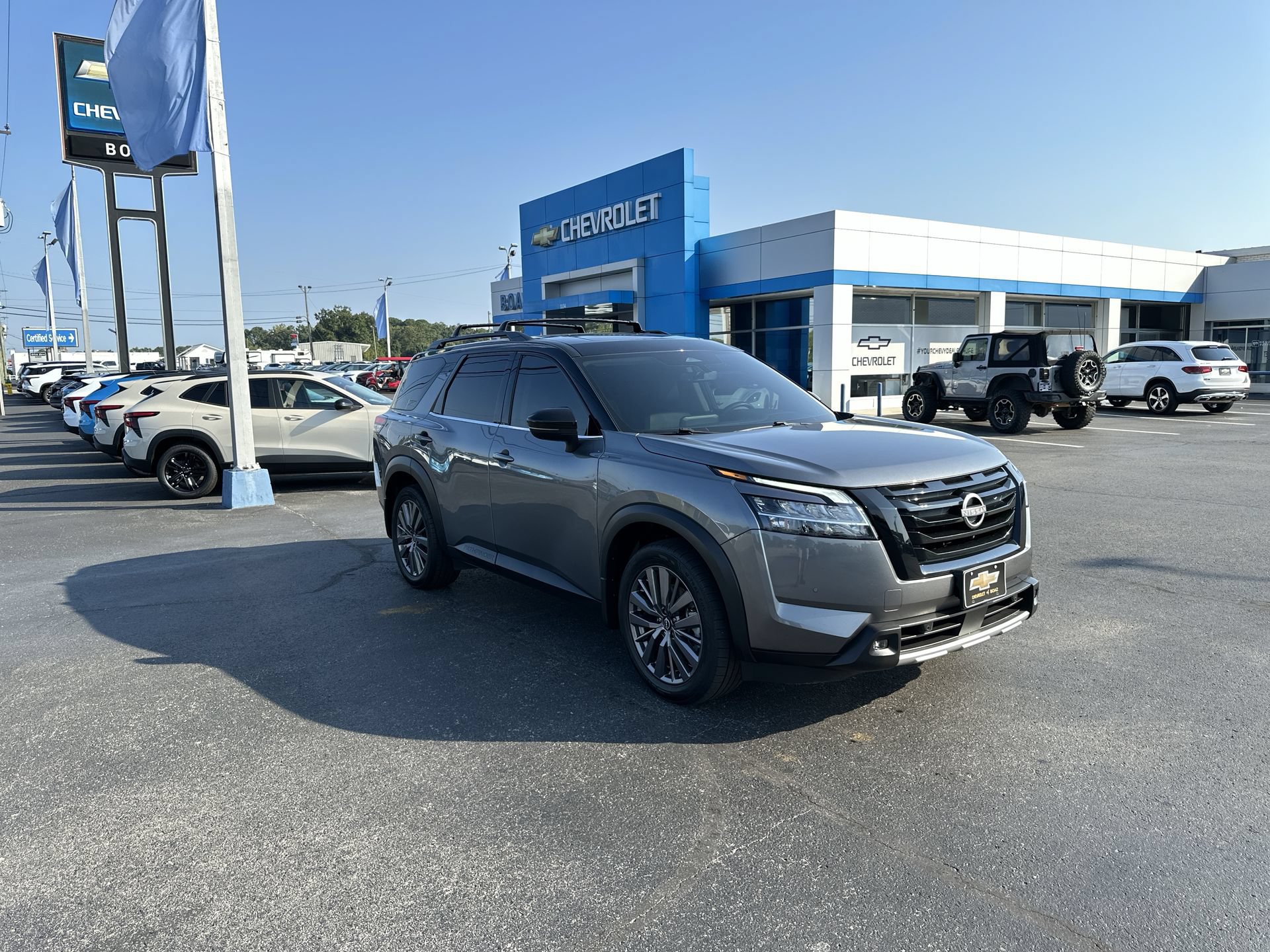 Used 2023 Nissan Pathfinder SL w/ SL Premium Package AWD/4WD image 1