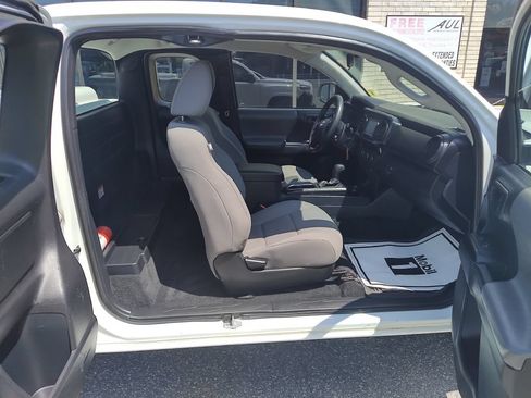Used 2018 Toyota Tacoma SR RWD image 55