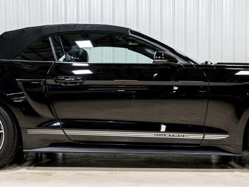 Used 2015 Ford Mustang Premium image 16