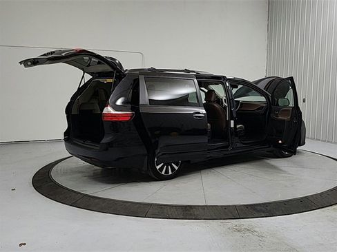 Used 2020 Toyota Sienna Limited Premium image 15