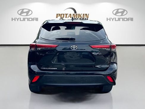 Used 2021 Toyota Highlander L FWD image 6