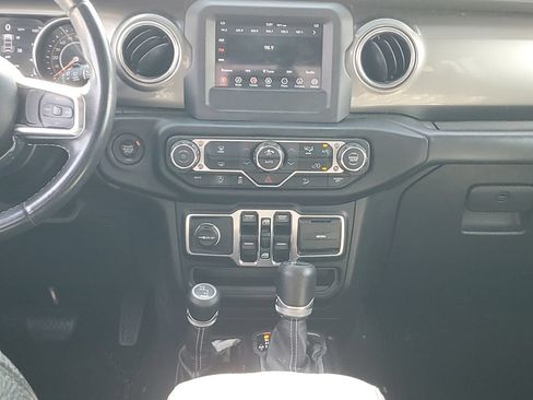 Used 2019 Jeep Wrangler Unlimited Sahara AWD/4WD image 15