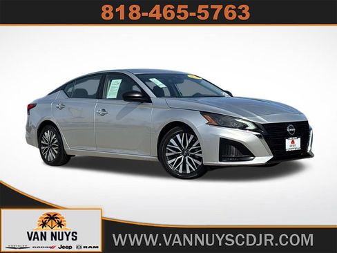 Used 2024 Nissan Altima 2.5 SV image 1