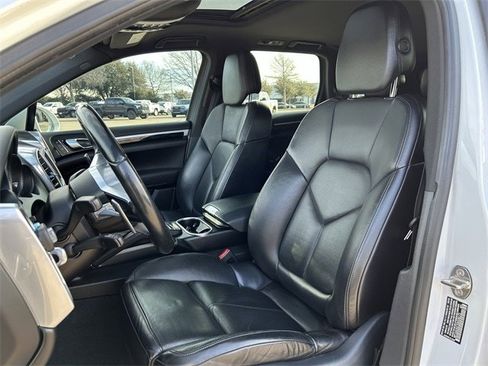 Used 2016 Porsche Cayenne image 24