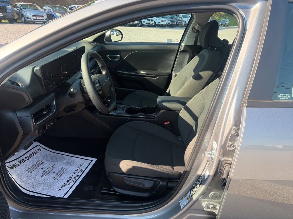 Used 2026 Kia K4 FWD image 10