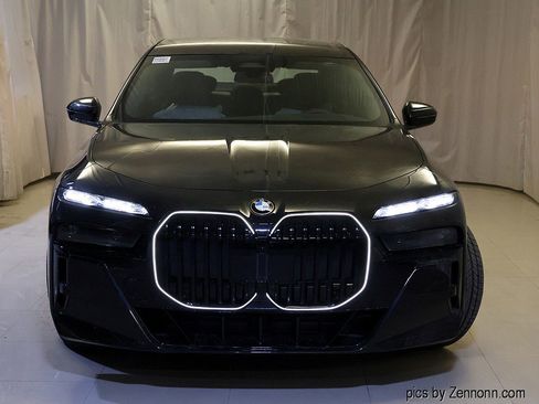 Used 2026 BMW 760i xDrive w/ Executive Package image 5