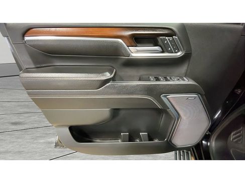 Used 2024 GMC Sierra 2500 Denali w/ Denali Reserve Package image 9