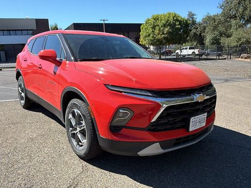 Used 2025 Chevrolet Blazer LT AWD/4WD image 3