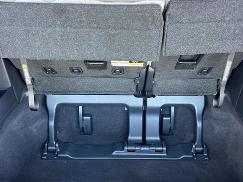 Certified 2025 Toyota Sienna XLE FWD image 17