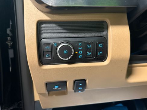 Used 2025 Ford F250 Lariat AWD/4WD image 21