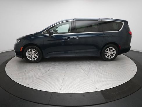Used 2023 Chrysler Pacifica Touring-L image 25