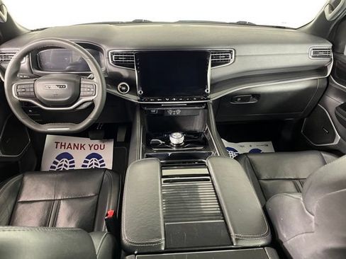 Used 2022 Jeep Wagoneer Series I AWD/4WD image 39